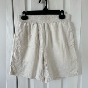 Black Tape Linen Highwaisted Shorts